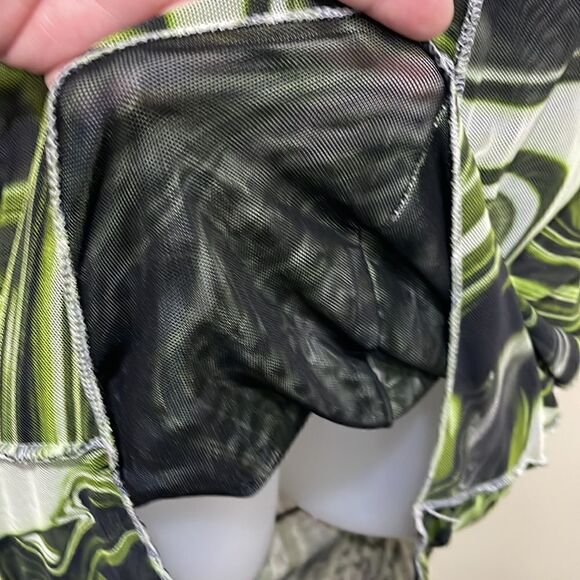 NWT Pretty Little Thing Green Swirl Mesh Dress. Size 8 M medium - Picture 7 of 9